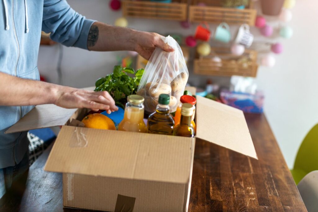 Lebensmittel auspacken: Paket